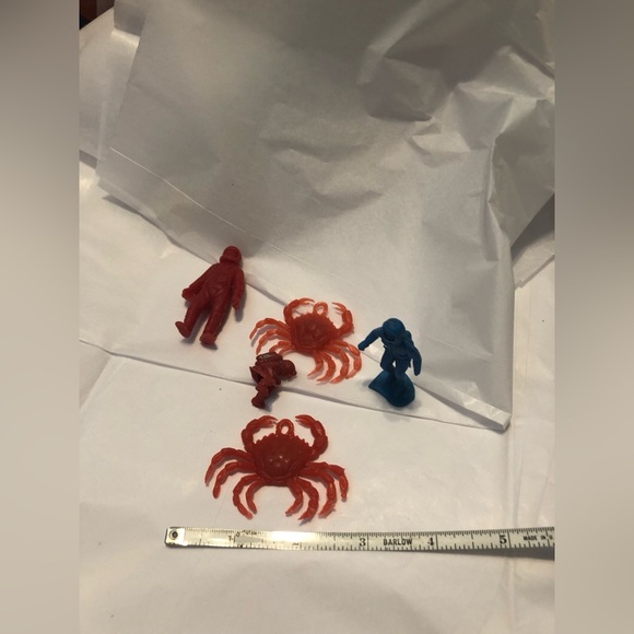 Antique Lot Scuba Divers and Crab Miniatures Toys - Picture 2 of 6